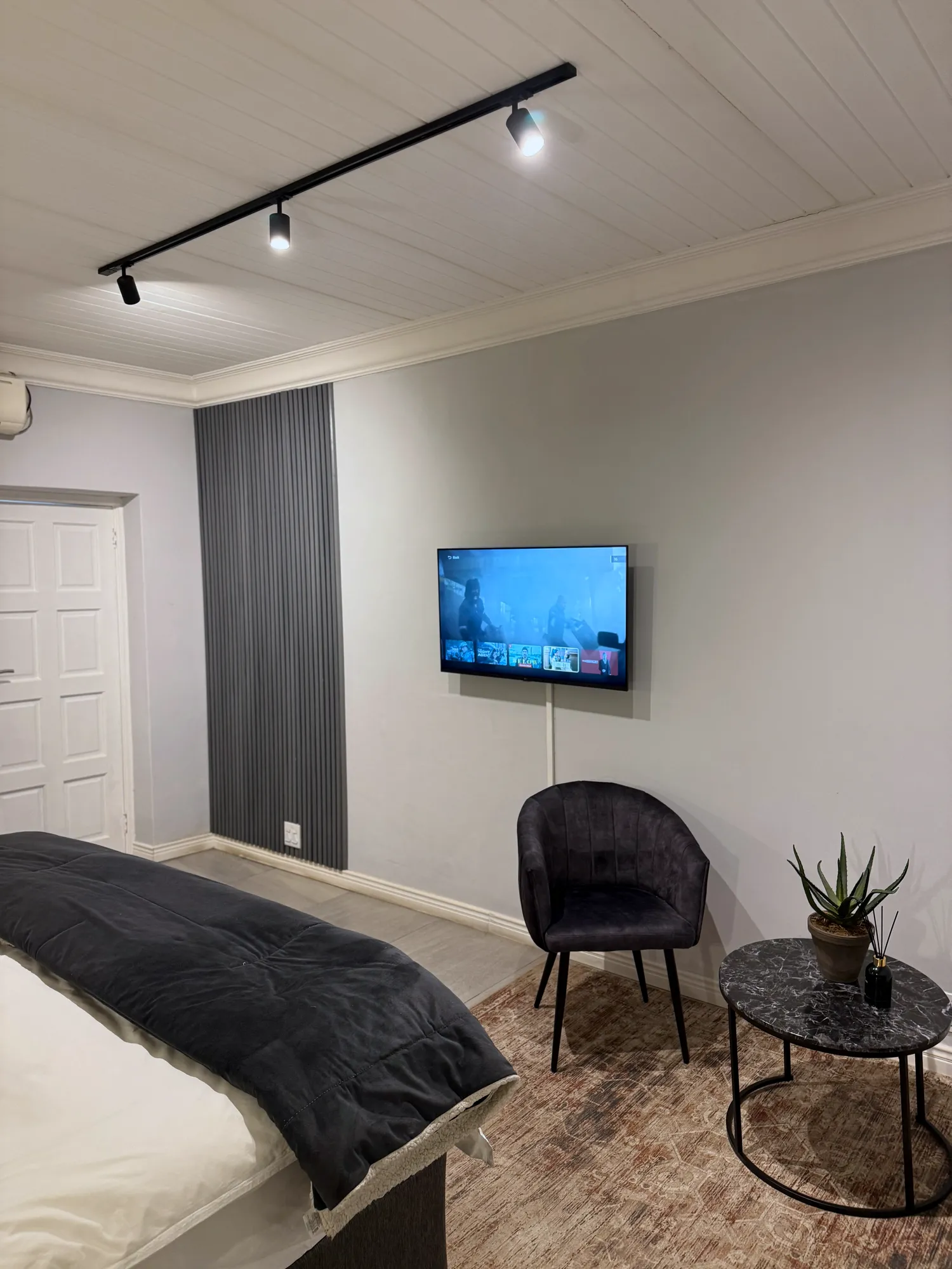 Oak Luxury Studio bed facing the seating corner and Smart TV