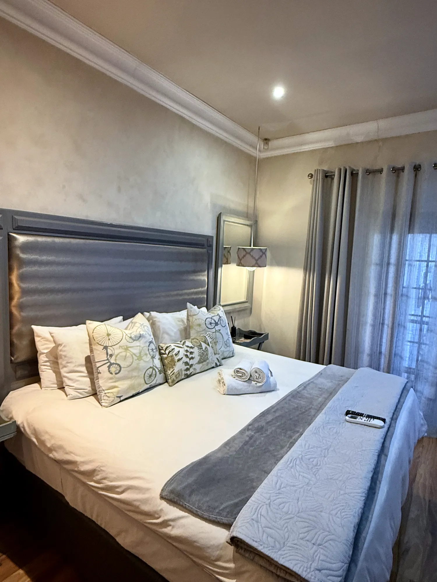 Luxury South Suite: super king-size bed with soft blue-grey linen