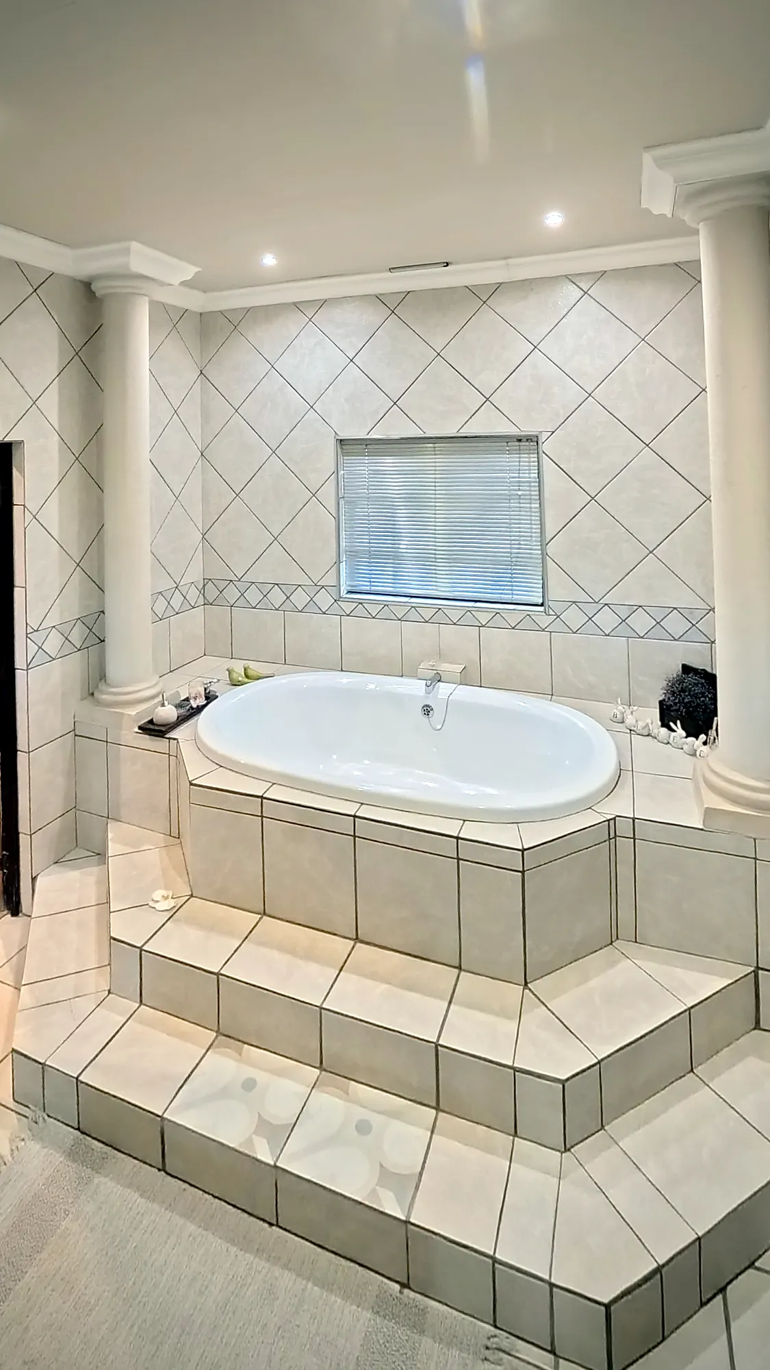 The raised bath in the Luxury West Suite